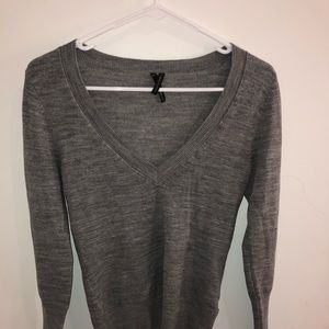 Long sleeve v-neck sweater